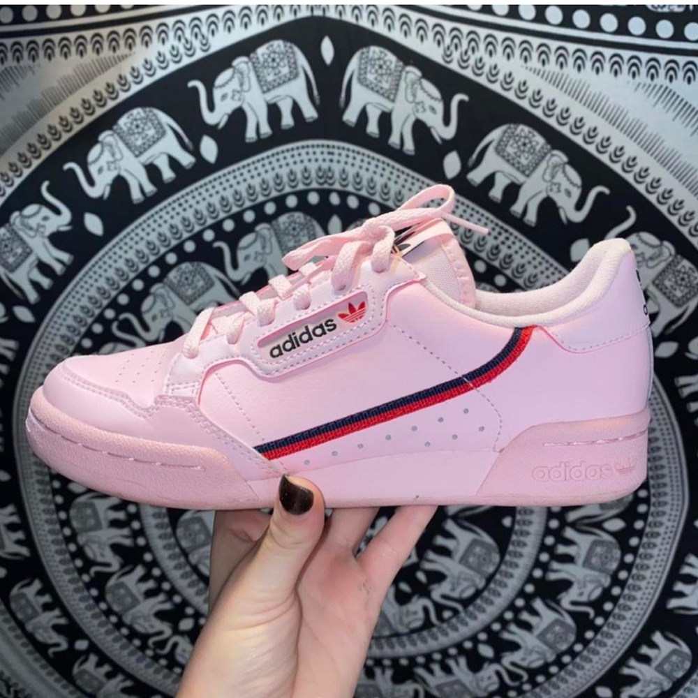Pink Adidas Sneakers 💕🌸💓